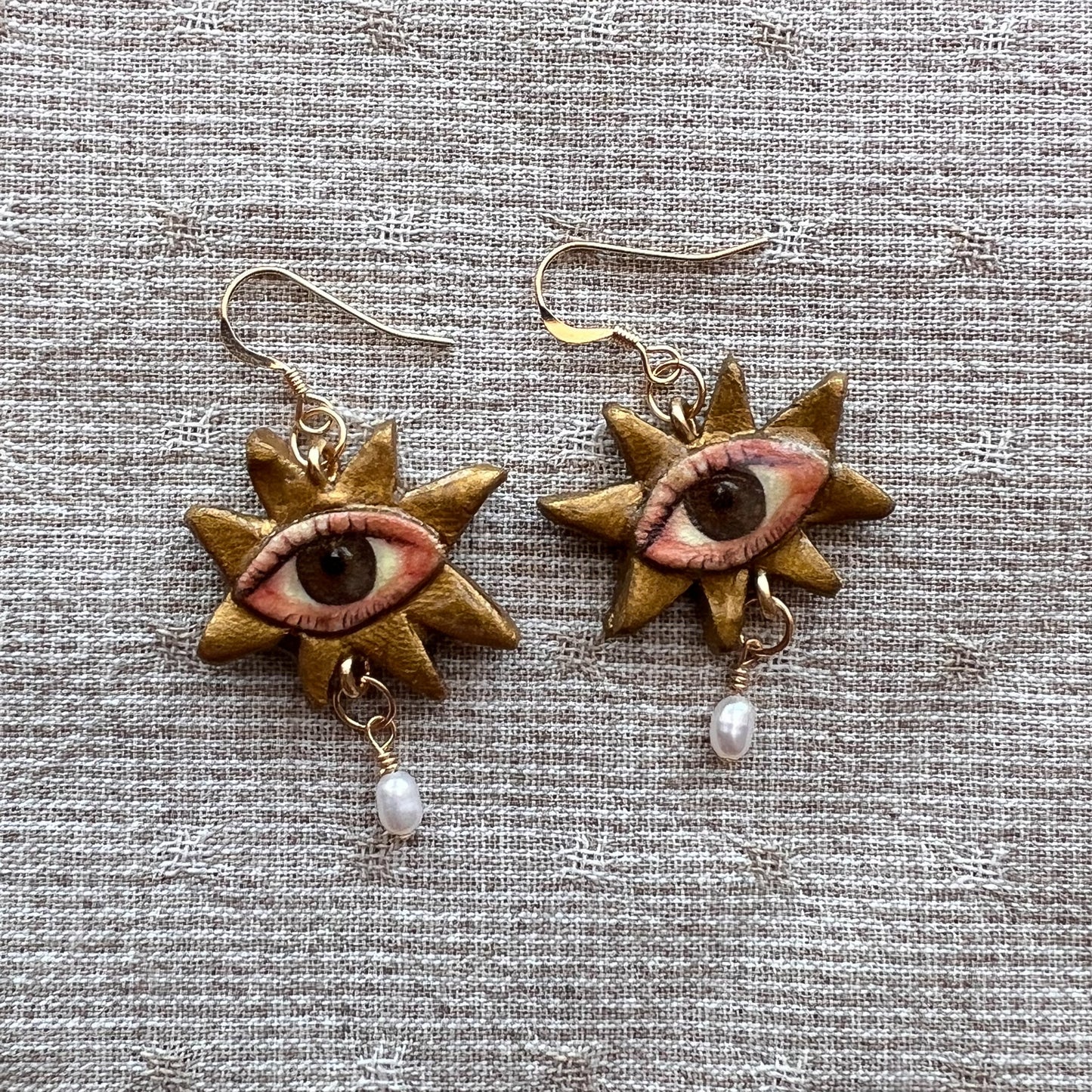 Starry Eyes Earrings - Small Pearl